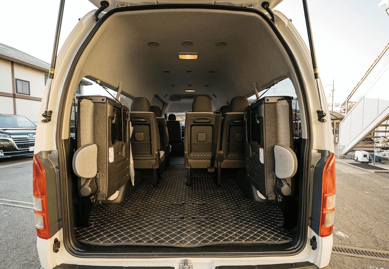 HiAce (14-Seater)—Picture5